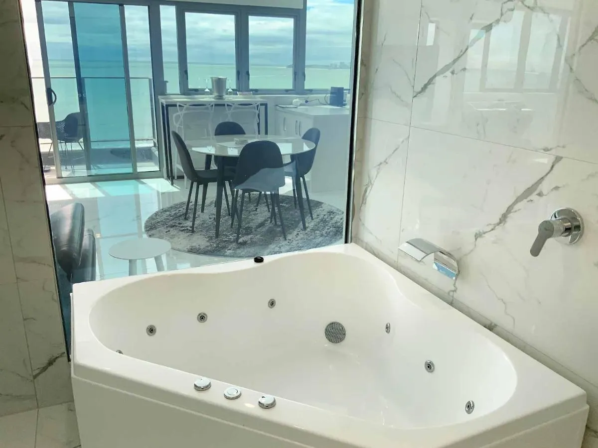 Beachfront Towers Maroochydore 0*,  Australia